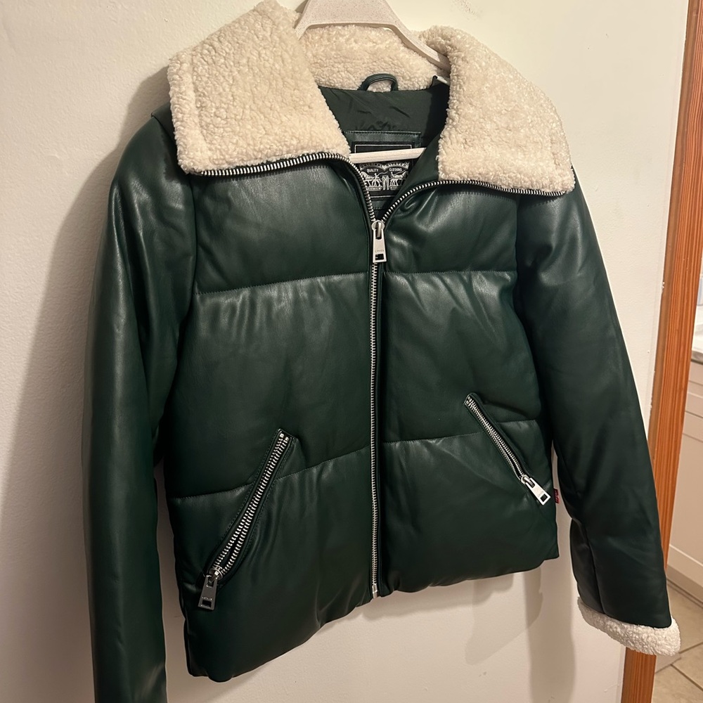 Levi's Green Puffer Jacket with White Sherpa Collar - Picture 3 of 8